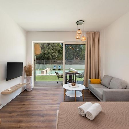 Theros Suites Хараки Екстериор снимка